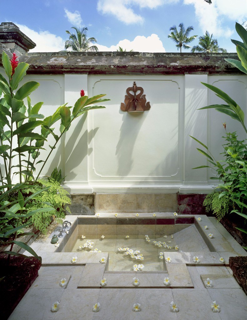 RS600_Amandari - Pool Suite Sunken Bath-lpr.jpg