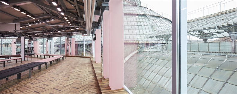 Prada 2018 Resort Womenswear Fashion Show Space 02.jpg