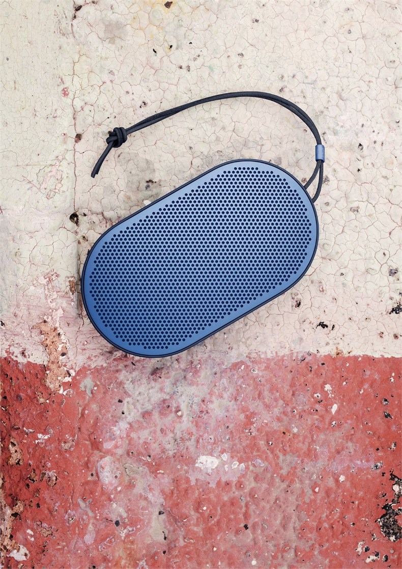 MOJ18_CECILIE MANZ - P2 ROYALBLUE 02 - PHOTO CREDITS - B_O PLAY.jpg