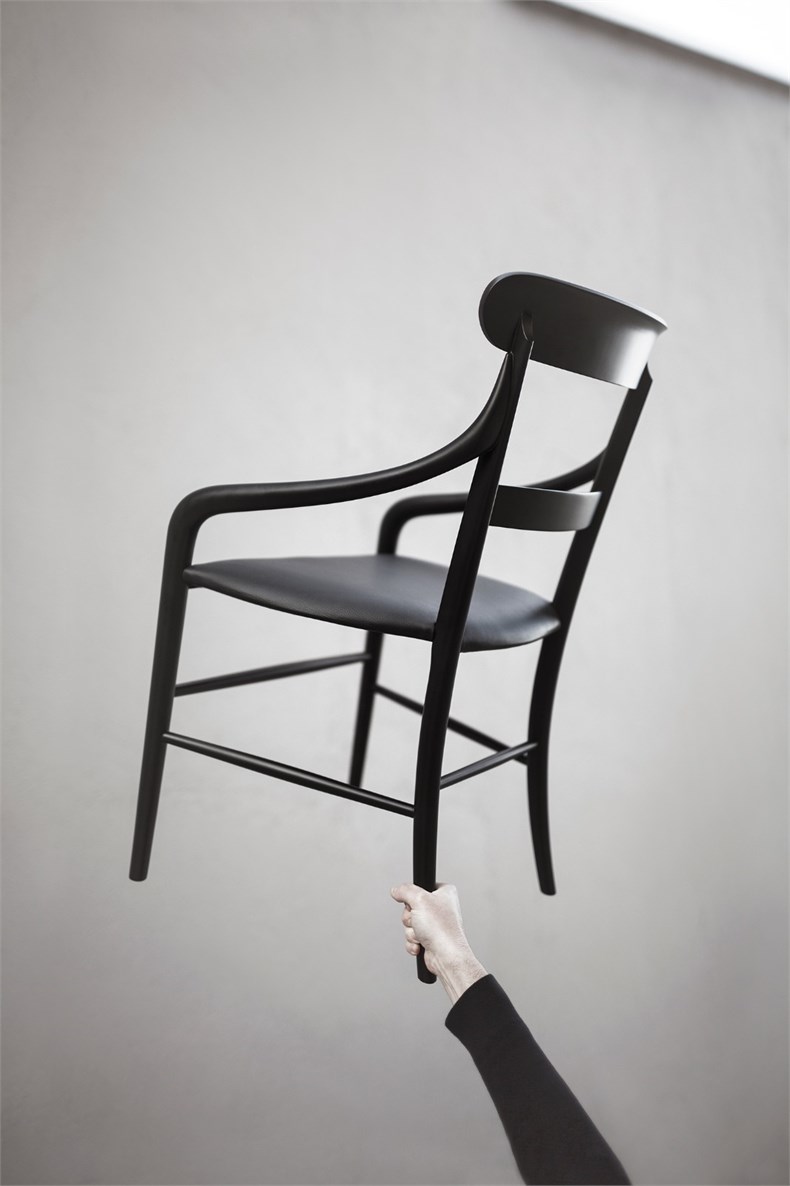 MOJ18_CHIAVARI CHAIR - OSHIRO - Photo by Alberto Strada.jpg