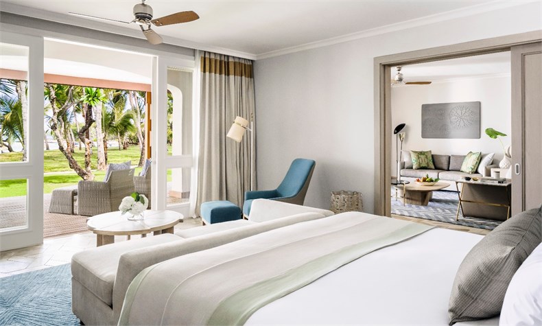 14 OO_LeSaintGéran_Accommodation_Beach_Front_Junior_Suite_Bedroom.jpg