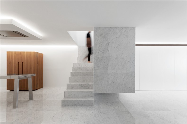 FRAN SILVESTRE ARQUITECTOS_ PENTHOUSE IN COSTA BLANCA_001.jpg