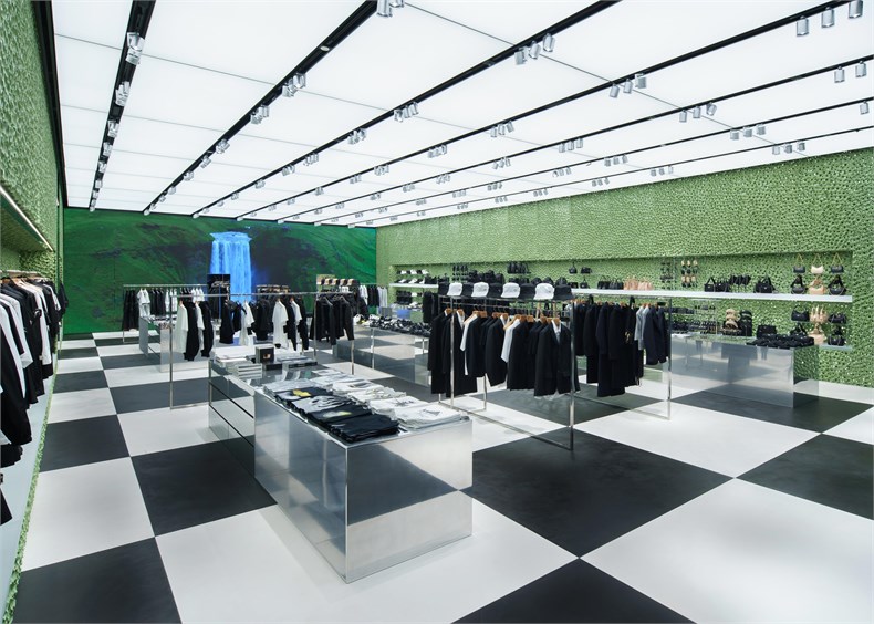 7. Prada于东京宫下公园购物中心开设全新精品店.jpg