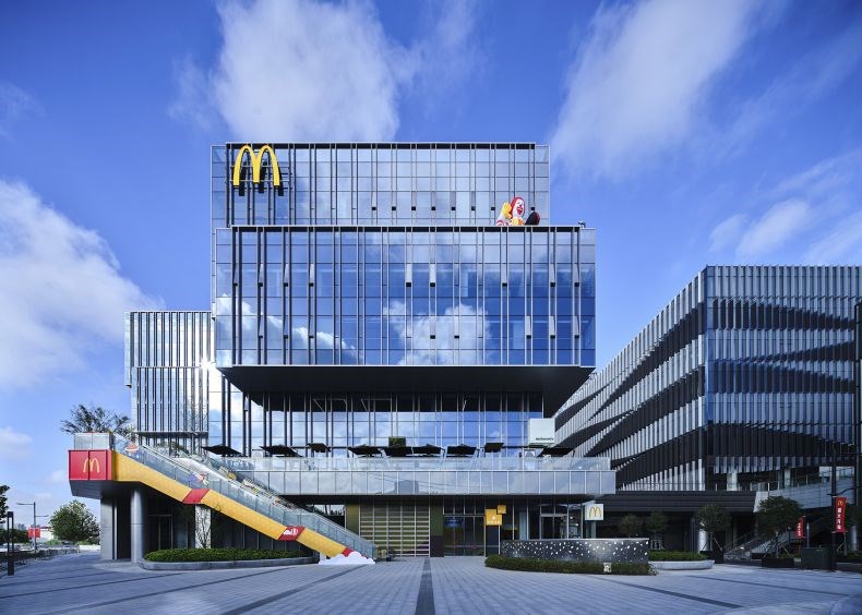 01_McDonald's CUBE Flagship Restaurant,Shanghai_上海  麥當勞 CUBE 旗艦店_Exterior.jpg