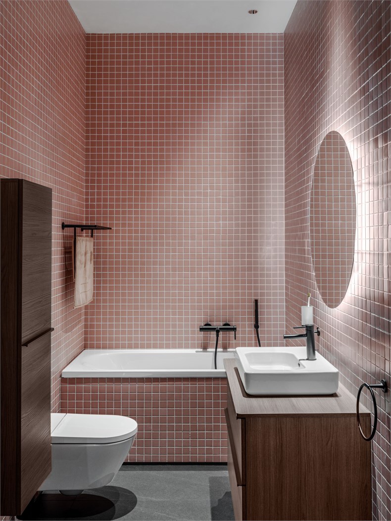 暖粉色瓷砖搭配D-Neo及Soliel by Starck系列产品，惬意氛围更显.jpg