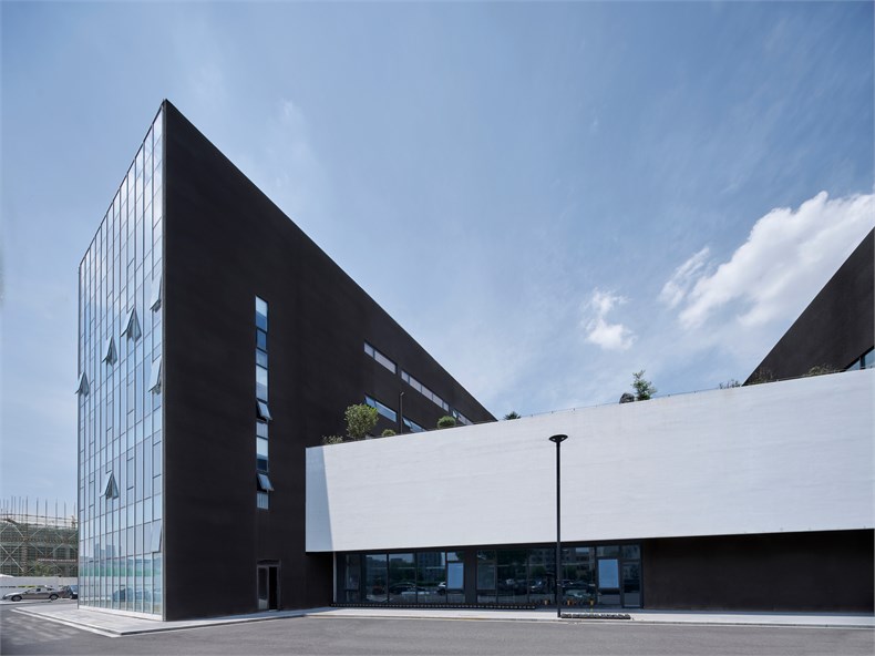 01 Sliced Building-Factory & Office Block-Brloote Headquarter - Greater Dog Architects.jpg