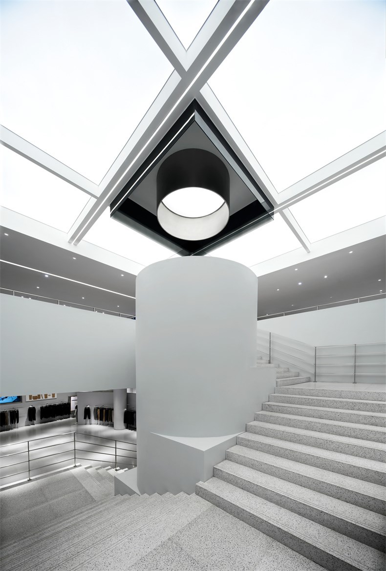 35 Staircase-display-area-of-Retail-Brloote-Headquarter--Greater-Dog-Architects.jpg