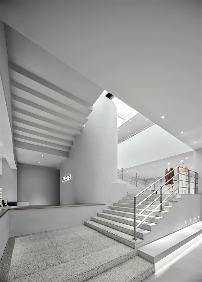 36 Staircase-display-area-of-Retail--Brloote-Headquarter--Greater-Dog-Architects.jpg