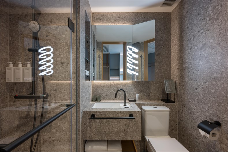 Mondrian Hong Kong Room Bathroom-s.jpg