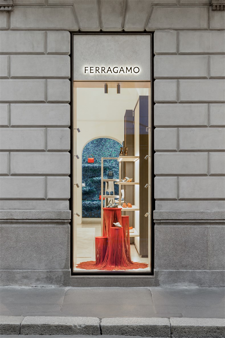 Ferragamo Montenapoleone 14.jpg