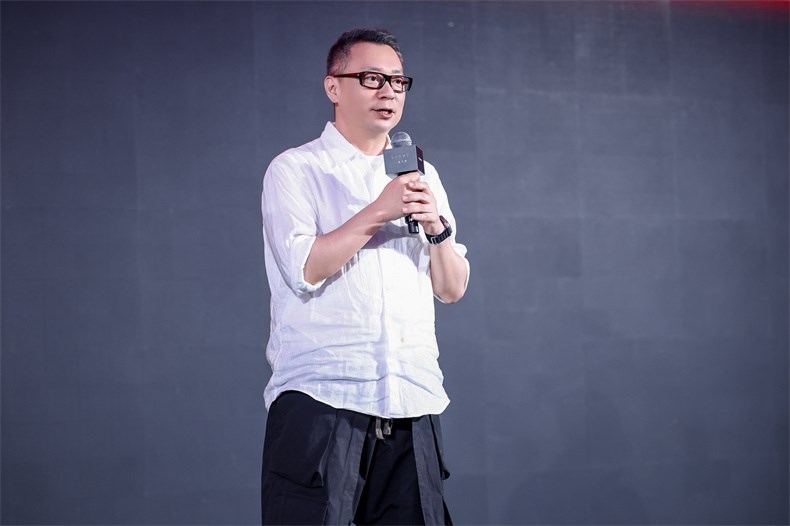 唐忠汉领奖.jpg