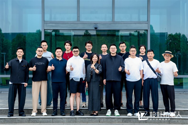 欧普游学合影.jpg