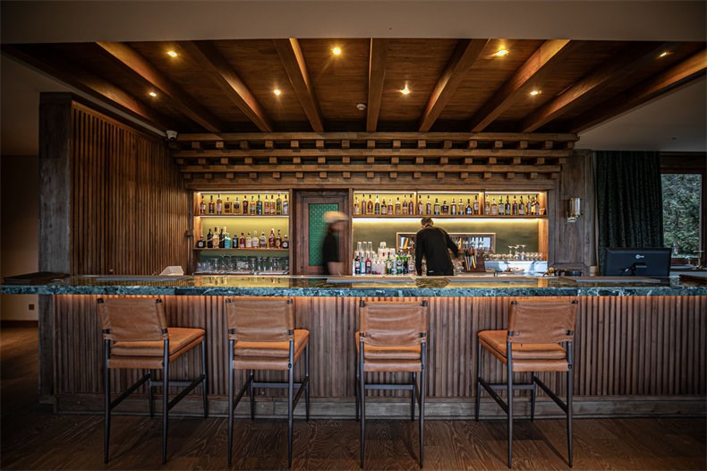 7 藏式榫卯工艺吧台区细部，bar details ©扎西培楚-min.jpg