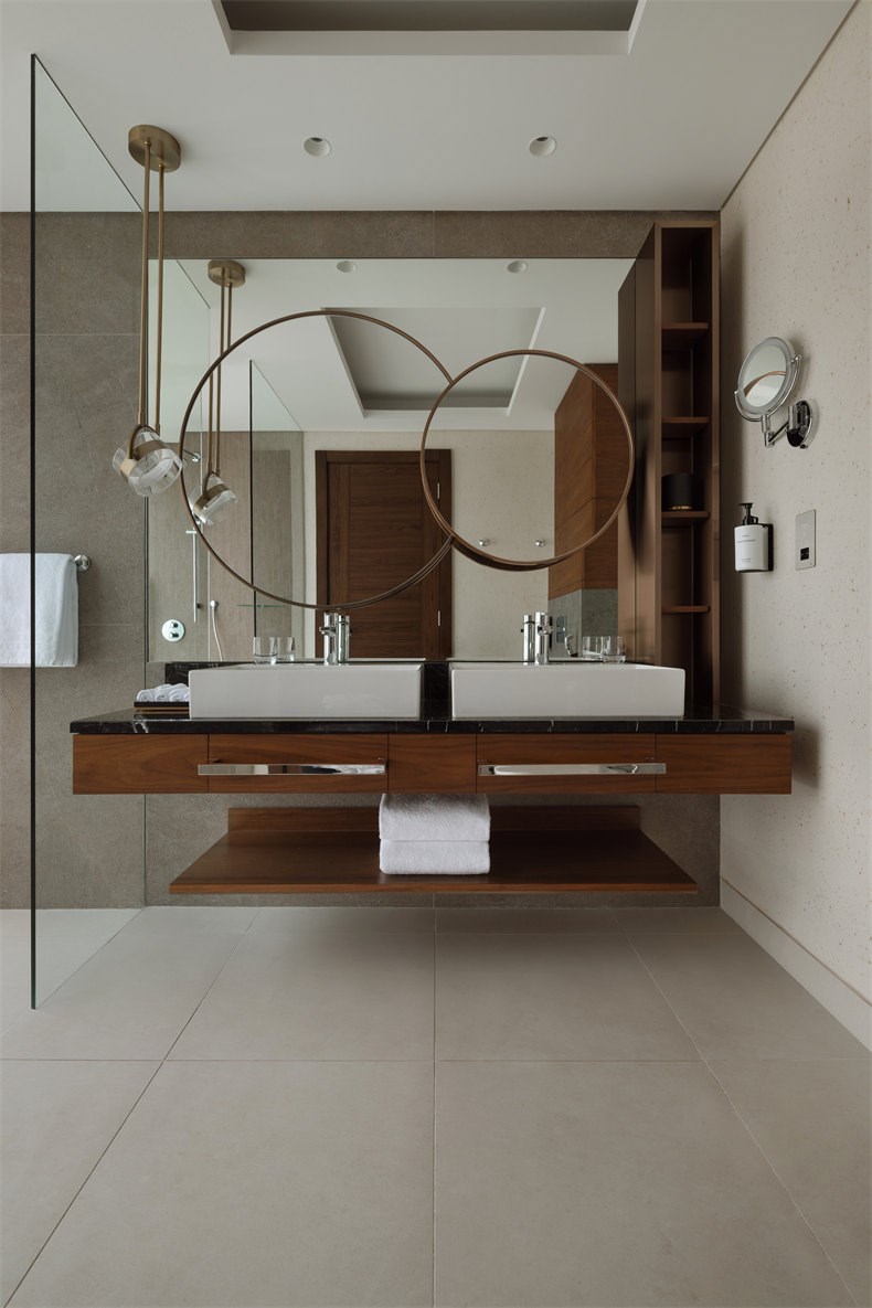 LWDesignConradBahrain_NateleeCocks_015.jpg