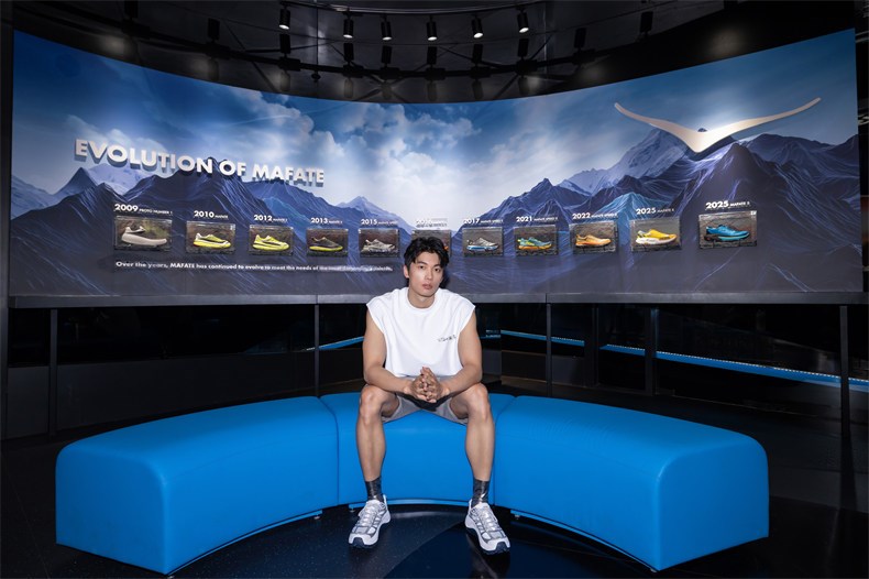 HOKA 品牌大使（鞋履系列）汪顺上脚MAFATE SPEED 2全新星月白配色（1）.jpg